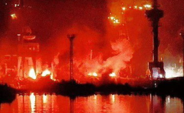 Il porto di Sebastopoli va a fuoco: raffica di missili e navi russe affondate