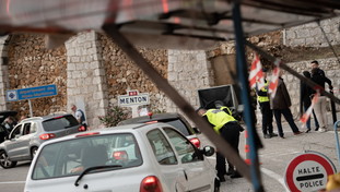 La Francia militarizza il confine a Ventimiglia: schieramento da paura