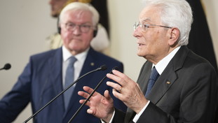 “Preistoria”. Mattarella a gamba tesa sull'Ue: lo schiaffo sui migranti
