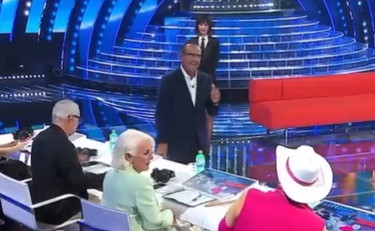 Non sei Elettra Lamborghini?: gaffe pazzesca di Malgioglio e boato in studio