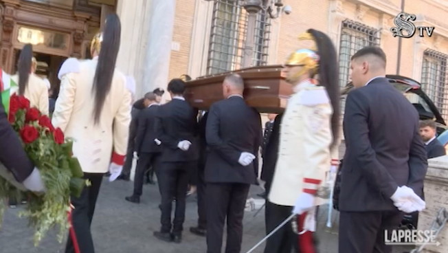 Napolitano, feretro in Senato: Meloni, Monti e Draghi a rendere omaggio