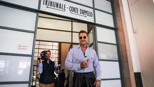 “Perseguitato”, Corona è libero e attacca la giustizia. Poi l'annuncio a sorpresa