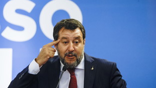 La sinistra critica Salvini per il mini-condono, ma dimentica di aver votato a favore