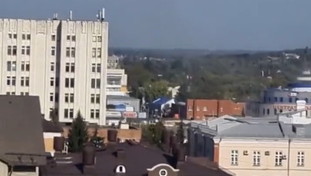 Pioggia di droni sulla Russia, l'Ucraina colpisce a Kursk: morti e feriti