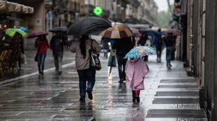 Meteo, l'allerta vortice si sposta. Chi rischia i nubifragi