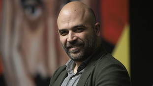 L'ossessione di Saviano, insulta tutti gli italiani per attaccare il governo