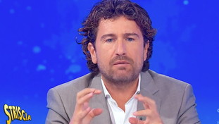 Striscia graffi a Meloni, Siani senza freni: La differenza tra governo e scafisti