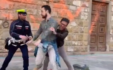 Il Pd invita al convegno l'imbrattatore di Palazzo Vecchio. Lega furiosa