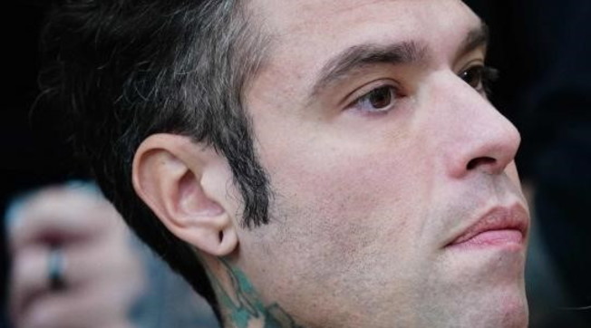 Fedez ricoverato per un'emorragia interna: Mi hanno salvato la vita