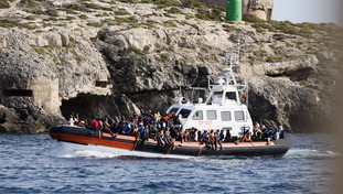 I giudici fanno la guerra al governo sui clandestini. Decreto illegittimo, reazione immediata