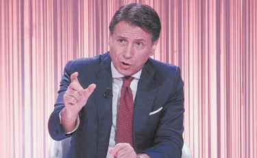 Vanno allo stesso evento e si ignorano, gelo tra Conte e Schlein