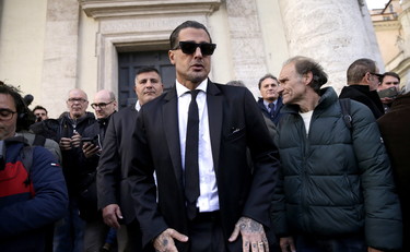 Adesso sta male. Belen, la verità di Corona. Poi su De Martino...