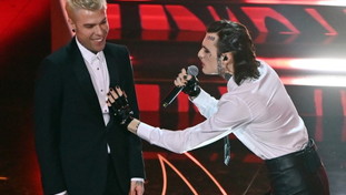 La sinistra alla frutta si attacca a Fedez: In Rai Corona sì e lui no?