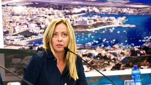 L'Europa si piega all'Italia e Meloni festeggia: vinto il braccio di ferro con Scholz