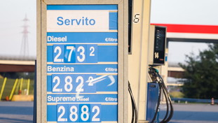 Benzina a 3 euro dietro l'angolo? La soffiata che fa tremare tutti: scenario da incubo