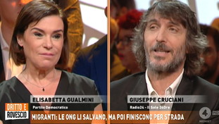 Volete accogliere tutti, Cruciani a valanga: che scontro con la dem Gualmini