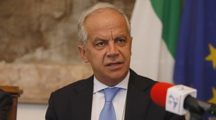 Apostolico dice no ad altri trattenimenti. Piantedosi: Impugneremo