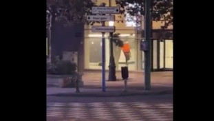 Terrore in Belgio: urla Allah akbar e spara col  kalashnikov, due morti