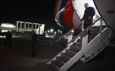 Putin e il viaggio a sorpresa durante la guerra: la visita spiazzante | GUARDA