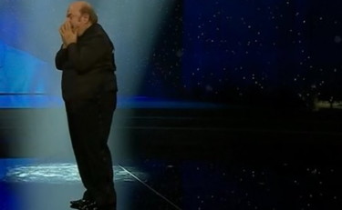 Lino Banfi commuove tutti: in lacrime al centro della pista