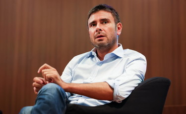 Signor Nessuno sempre dalla parte sbagliata. Così Feltri annienta Di Battista