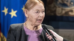 Meloni e Salvini? Sto cambiando idea. Edith Bruck fa impazzire la sinistra