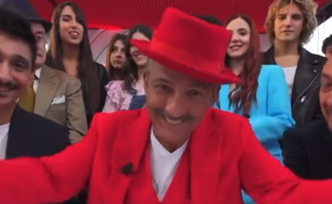 Telespettatrice d'eccezione: chi spiazza Fiorello in diretta | VIDEO