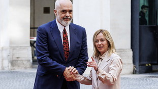 Dal Pd fanno i bulli con Rama per l'accordo con Meloni: da dove vogliono farlo fuori