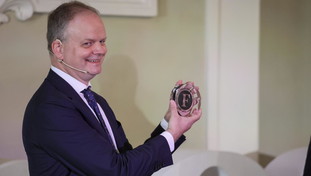 Schmidt farà cadere l'ultimo fortino rosso? Cittadino italiano: cosa cambia