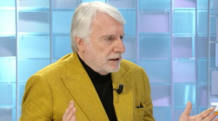 Cellulari alla fiaccolata, cosa fotografano?: Crepet si indigna