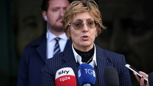 Bongiorno dà battaglia all'uso smodato del cellulare: Aggressività aumentata