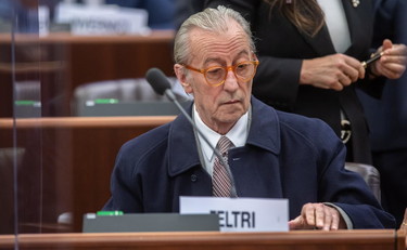 Arroganti e falsi. Feltri e la tv: con chi se la prende