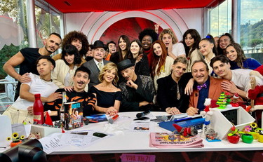 Fiorello scatenato, politica da X Factor: Meloni come Morgan