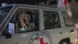 Israele-Hamas, liberati i primi ostaggi. Lo scambio con i palestinesi