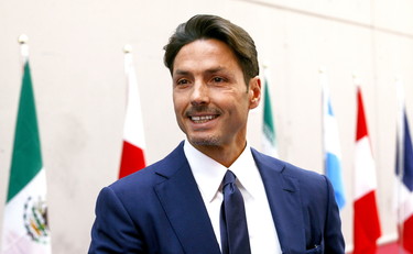 Imbattibile. Anche Pier Silvio si arrende a Fiorello. E su Berlinguer...