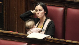 Partito patriarcale, donna marionetta: terremoto nei Verdi, l'accusa che scuote la sinistra