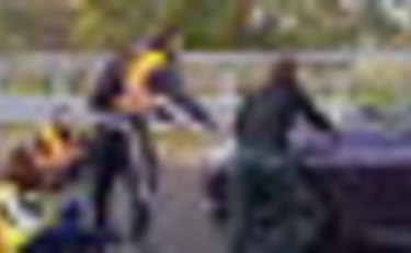 Roma, Ultima Generazione blocca il traffico: attivisti quasi investiti