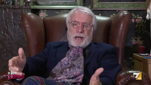 “In ginocchio davanti ai figli”. Crepet umilia i genitori di oggi. E sulla gelosia...