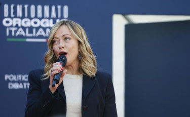 Non so cos'abbia sentito. Meloni incastra Schlein