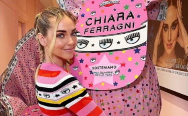 Chiara Ferragni scivola pure sulle uova di Pasqua