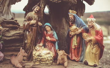 Presepe con due Marie: Natale e tradizioni stravolte, l'ultima follia