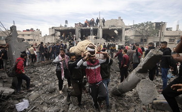 Raid di Natale: 70 morti nel campo profughi di Gaza