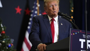 “Marcite tutti all'inferno”. Trump si scatena negli auguri di Natale: chi attacca