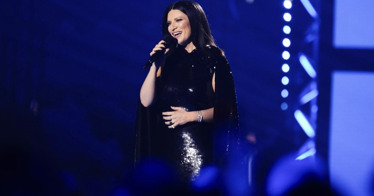 Laura Pausini stoppa il concerto: "La sto annoiando?". Reazione