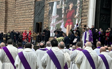 Ero ossessivo: spunta una lettera sulla tomba di Giulia Cecchettin