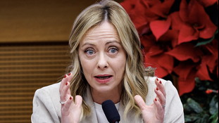 Super partes? Si atteggiano da militanti: bordata di Meloni sul caso Degni