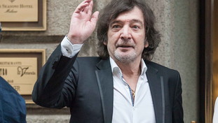 Un mio dipendente.... Cecchetto frusta Linus e si prende la rivincita