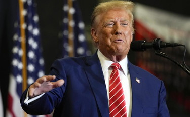 E' un fallito. Donald Trump a valanga, con chi se la prende