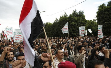 Usa e Gb bombardano gli Houthi. Escalation con Iran e Russia