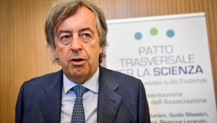 Netto aumento. Dati choc sui tumori che colpiscono i giovani, Burioni allibito